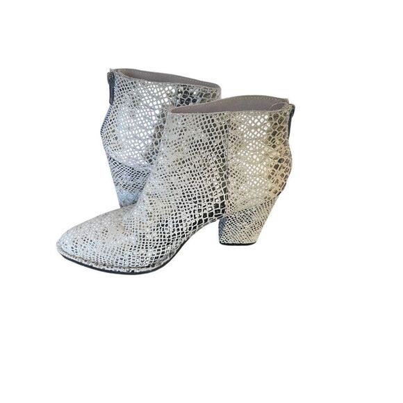 Diba True Snakeskin Ankle Booties Size 7 - Picture 1 of 14